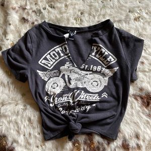 Windsor grey crop tie v neck grey t shirt motorcycle